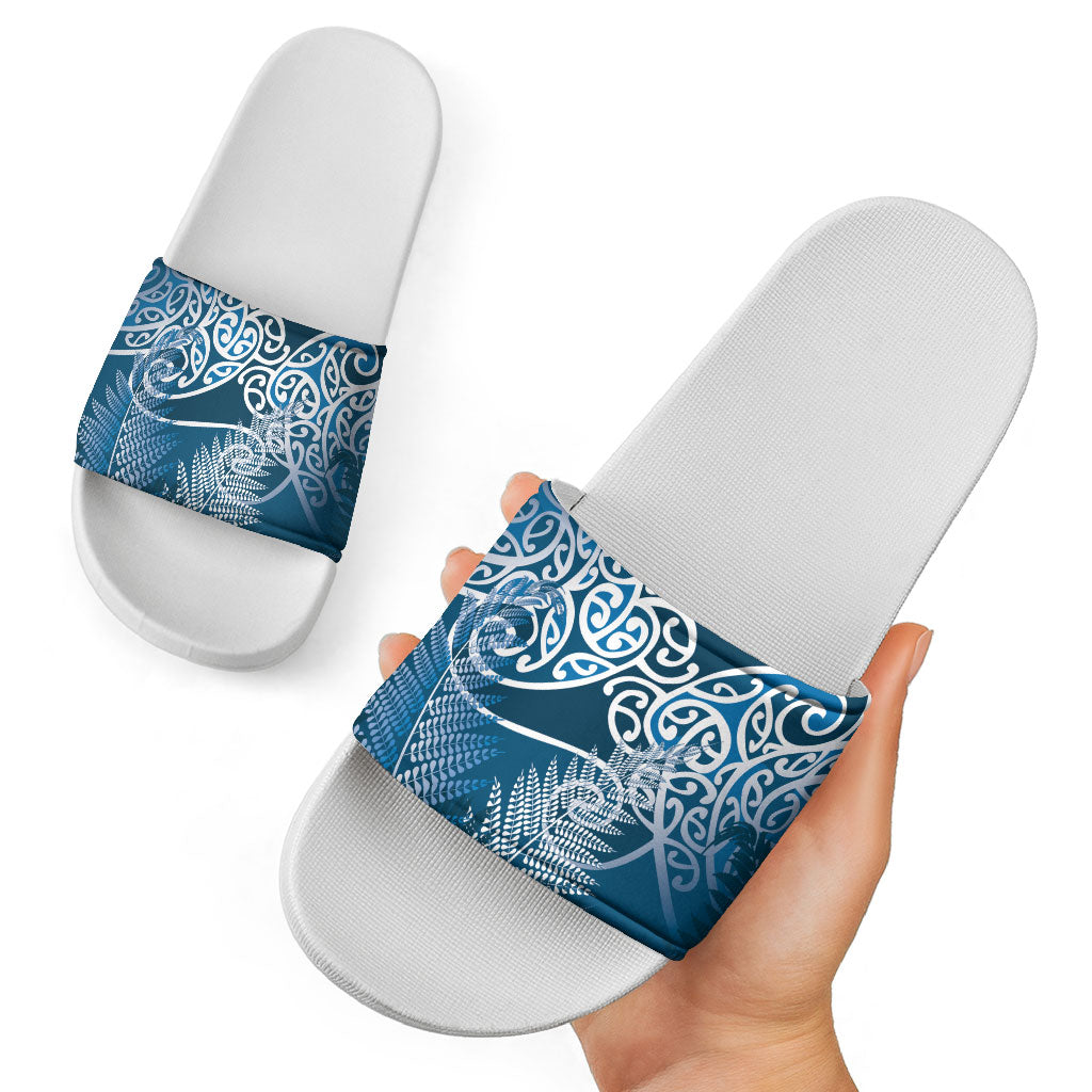 Aotearoa Maori Koru Curves Slide Sandals Silver Ferns - Navy Blue