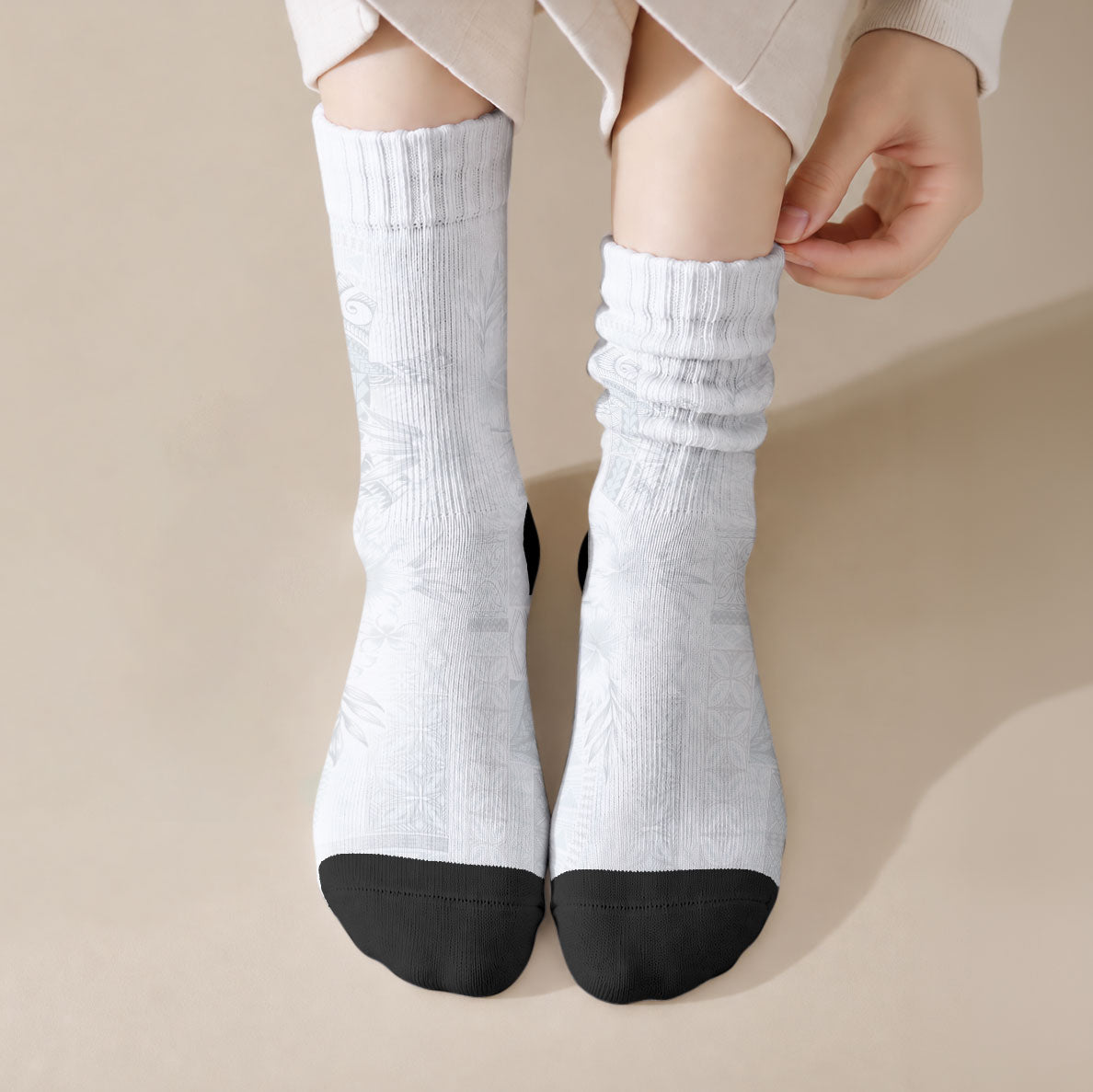 Samoa AIGA Mamanu Siapo Malu Motifs Crew Socks Lotu a Tamaiti White Ver LT7 Crew Socks White - Polynesian Pride