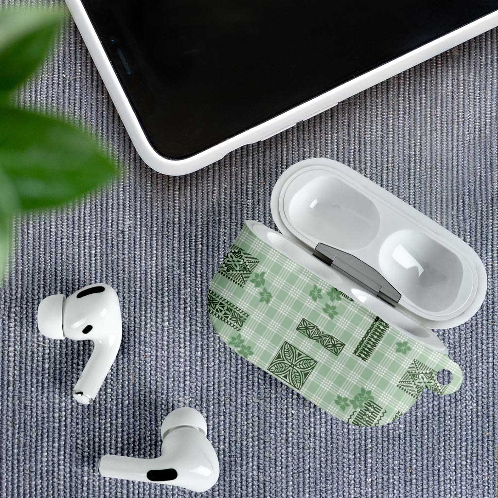 Hawaiian Quilt Tapa On Pastel Mint Palaka Motifs AirPods Case