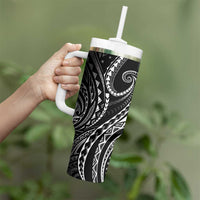Polynesia Plumeria Lei Tumbler With Handle Black Curves Motif LT7 - Polynesian Pride