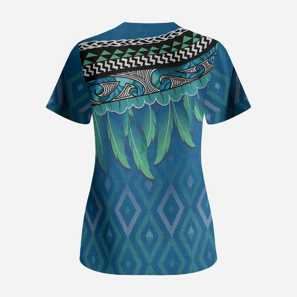 Aotearoa Maori Ngati Kahungunu Iwi Paua Blue Scrub Top Korowai Tukutuku Kaokao Motifs LT7 - Polynesian Pride