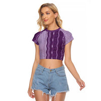 Vintage Violet Hawaiian Traditional Kapa Mix Flowers Lei Raglan Cropped T Shirt