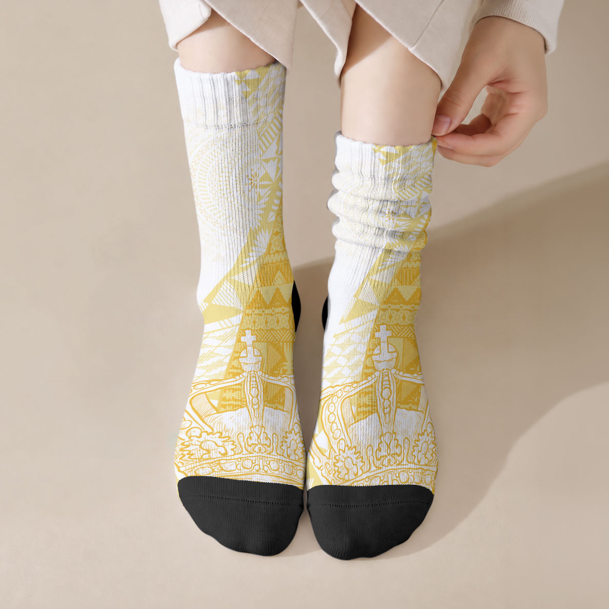 Queen Victoria School Fiji Vulinitu Rewa House Crew Socks Masi Tapa LT7 Crew Socks Yellow - Polynesian Pride