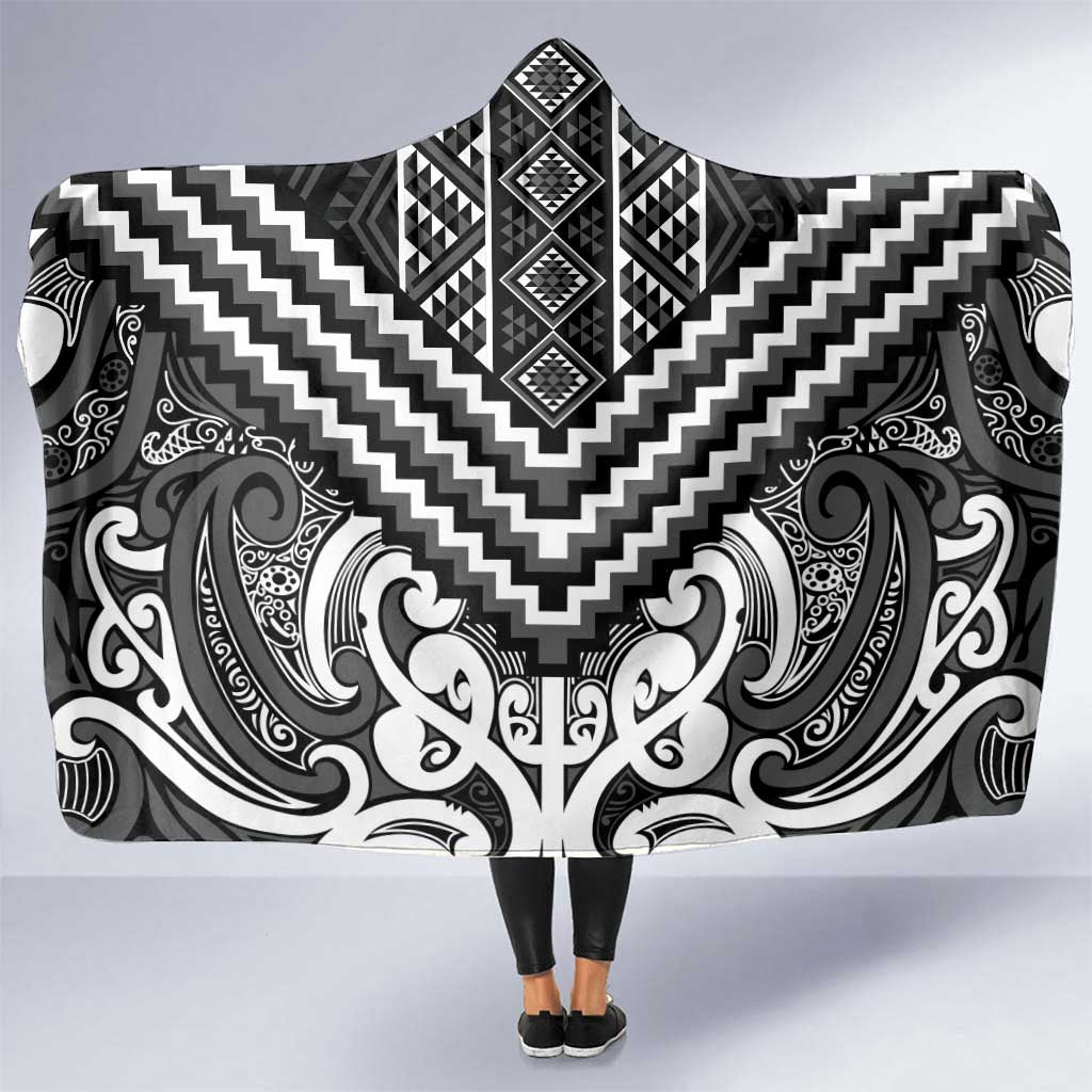 Maori Tukutuku Taniko Motifs Hooded Blanket Black Poutama Mix Kowhaiwhai LT7 One Size Black - Polynesian Pride