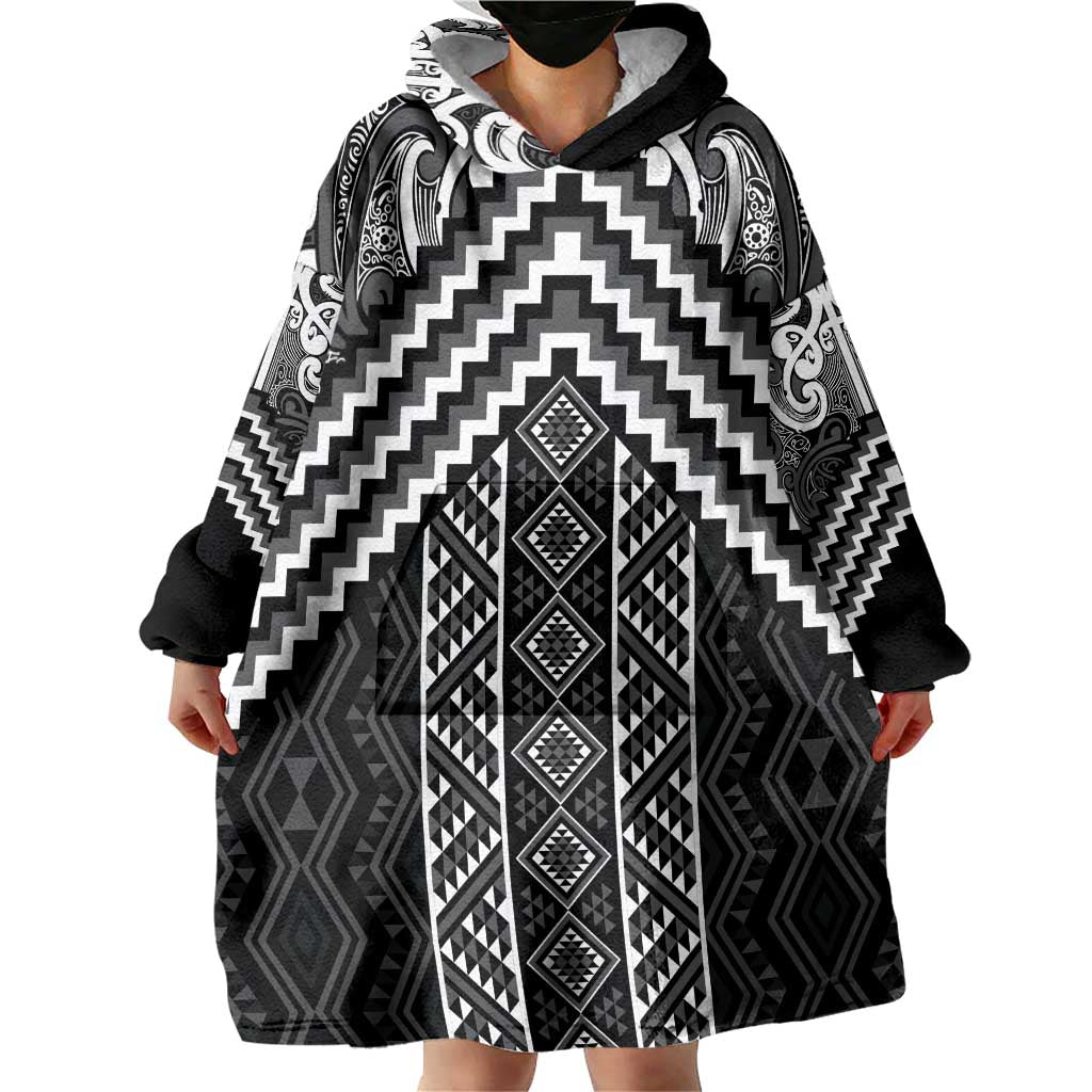 Maori Tukutuku Taniko Motifs Wearable Blanket Hoodie Black Poutama Mix Kowhaiwhai LT7 - Polynesian Pride