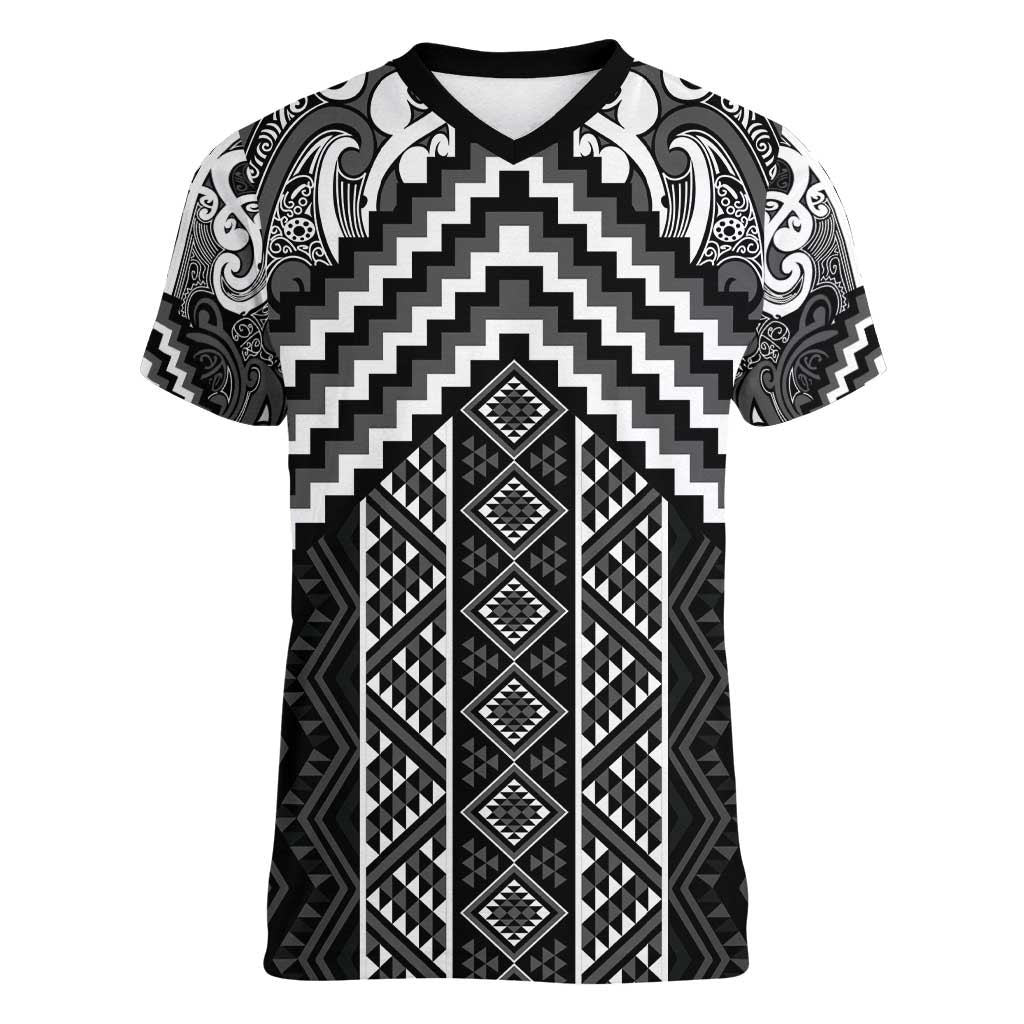 Maori Tukutuku Taniko Motifs Women V-Neck T-Shirt Black Poutama Mix Kowhaiwhai LT7 Female Black - Polynesian Pride