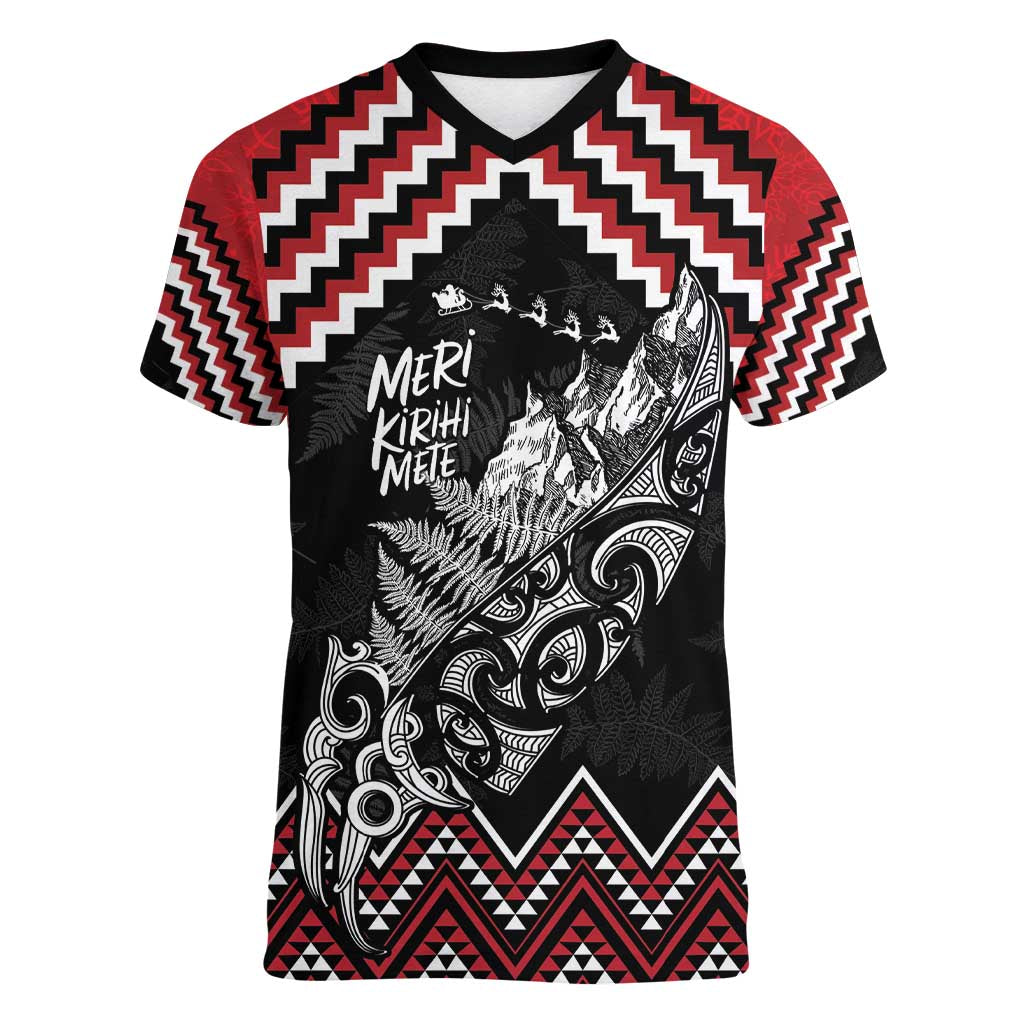 New Zealand Christmas Taniko Poutama Women V-Neck T-Shirt Mountainscape Maori Fern LT7 Female Black - Polynesian Pride