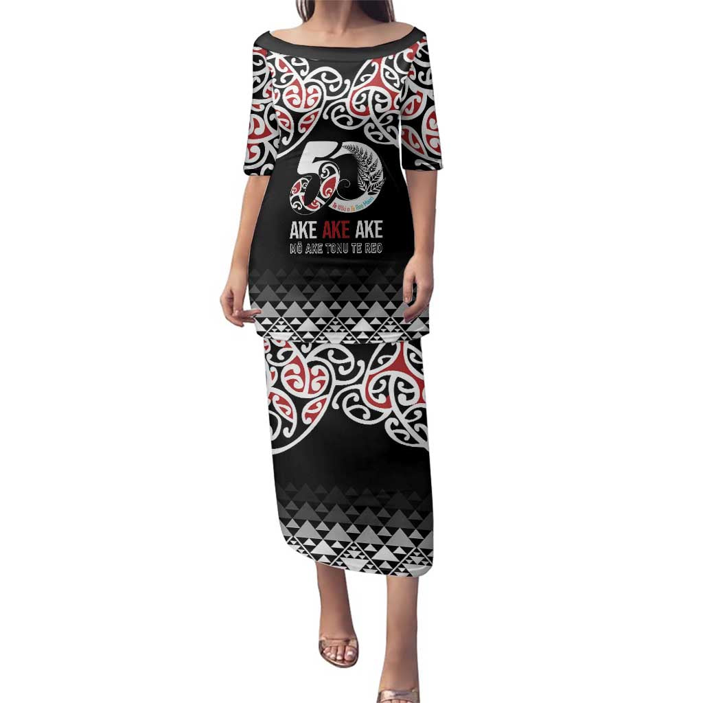 Kia Kaha Te Reo Maori Family Matching Puletasi and Hawaiian Shirt 50 Years Mo Ake Tonu Te Reo LT7 Mom's Dress Black - Polynesian Pride