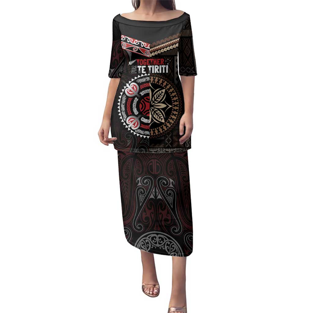 Aotearoa and Samoa Together For Te Tiriti Family Matching Puletasi and Hawaiian Shirt Kowhaiwhai Mix Siapo LT7 Mom's Dress Black - Polynesian Pride