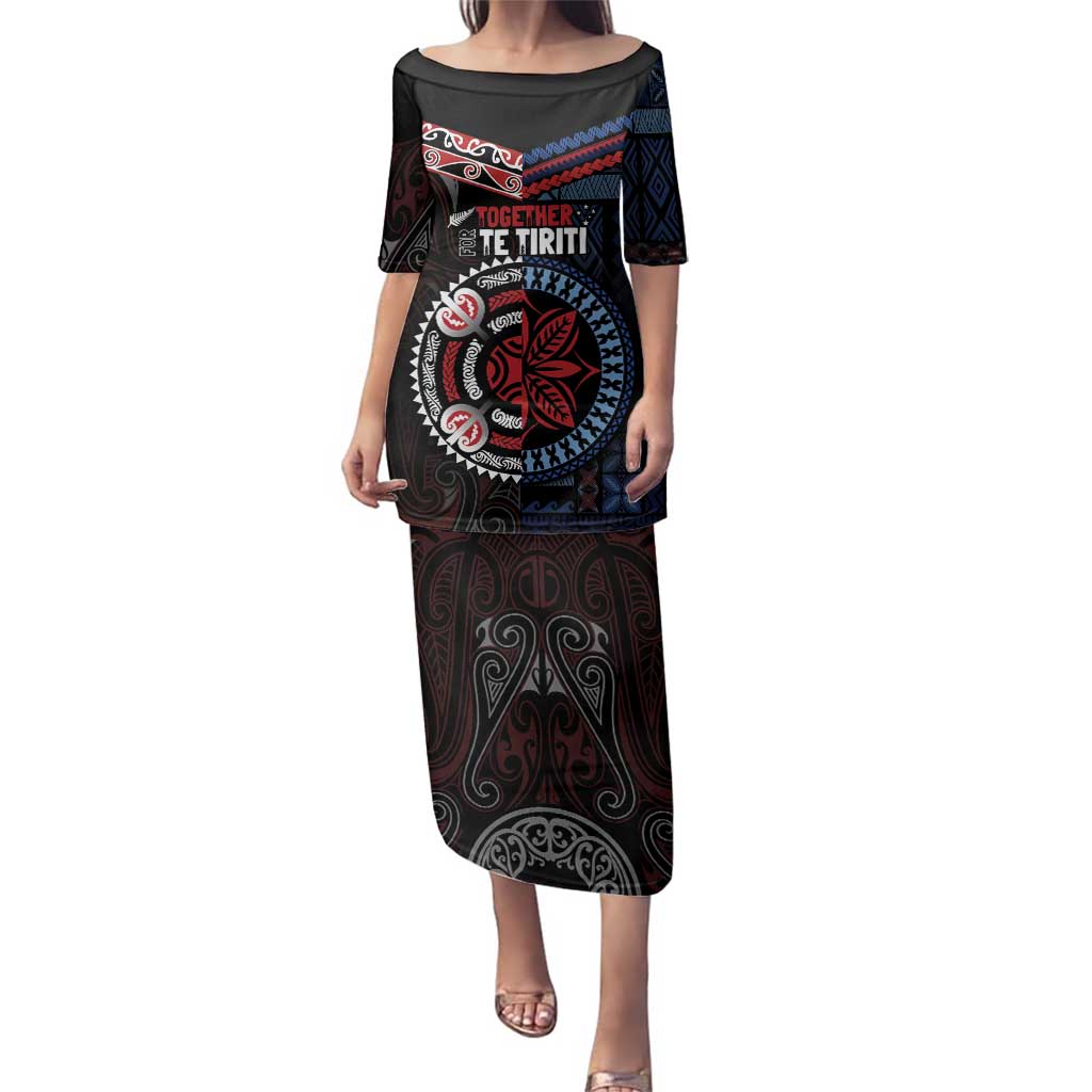 Aotearoa and Samoa Together For Te Tiriti Family Matching Puletasi and Hawaiian Shirt Kowhaiwhai Mix Siapo - Flag Color LT7 Mom's Dress Black - Polynesian Pride