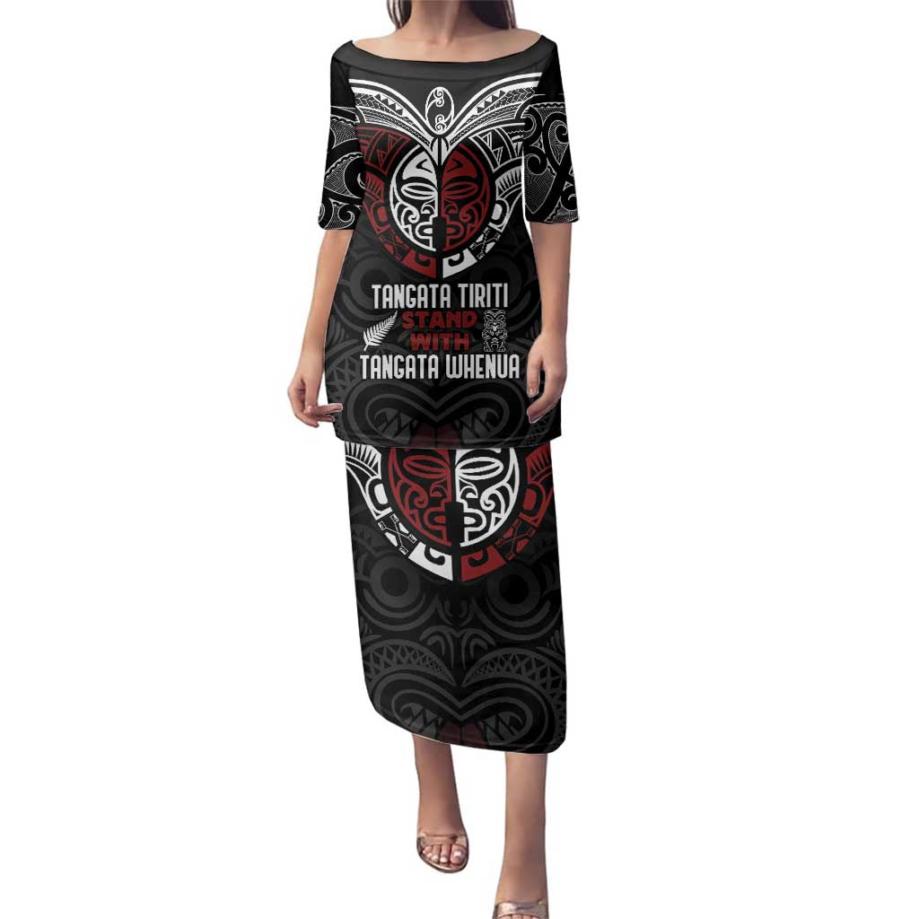 Maori Hongi Toitu Te Tiriti Family Matching Puletasi and Hawaiian Shirt Tangata Tiriti Stand With Tangata Whenua LT7 Mom's Dress Black - Polynesian Pride