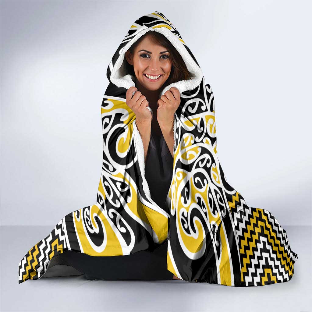 Gold Aotearoa Tukutuku Manawa Tapu Hooded Blanket Ta Moko Toi Maori LT9 - Polynesian Pride