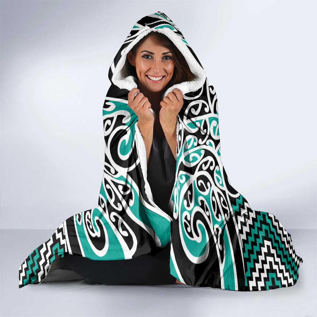 Turquoise Aotearoa Tukutuku Manawa Tapu Hooded Blanket Ta Moko Toi Maori LT9 - Polynesian Pride