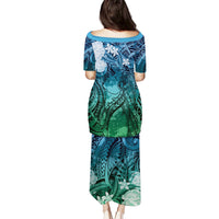 Pacific Beauty Girl Puletasi Blue Polyneisan Tribal Vintage Motif