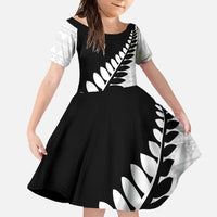New Zealand Silver Fern Niho Taniwha Family Matching Off Shoulder Maxi Dress and Hawaiian Shirt LT9 Daughter's Dress Black - Polynesian Pride