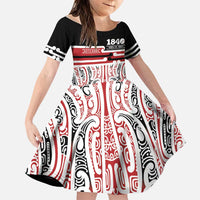 Personalised Toitu Te Tiriti Aotearoa 1840 Family Matching Puletasi and Hawaiian Shirt Red Kowhaiwhai Puhoro LT9 Daughter's Dress Black - Polynesian Pride