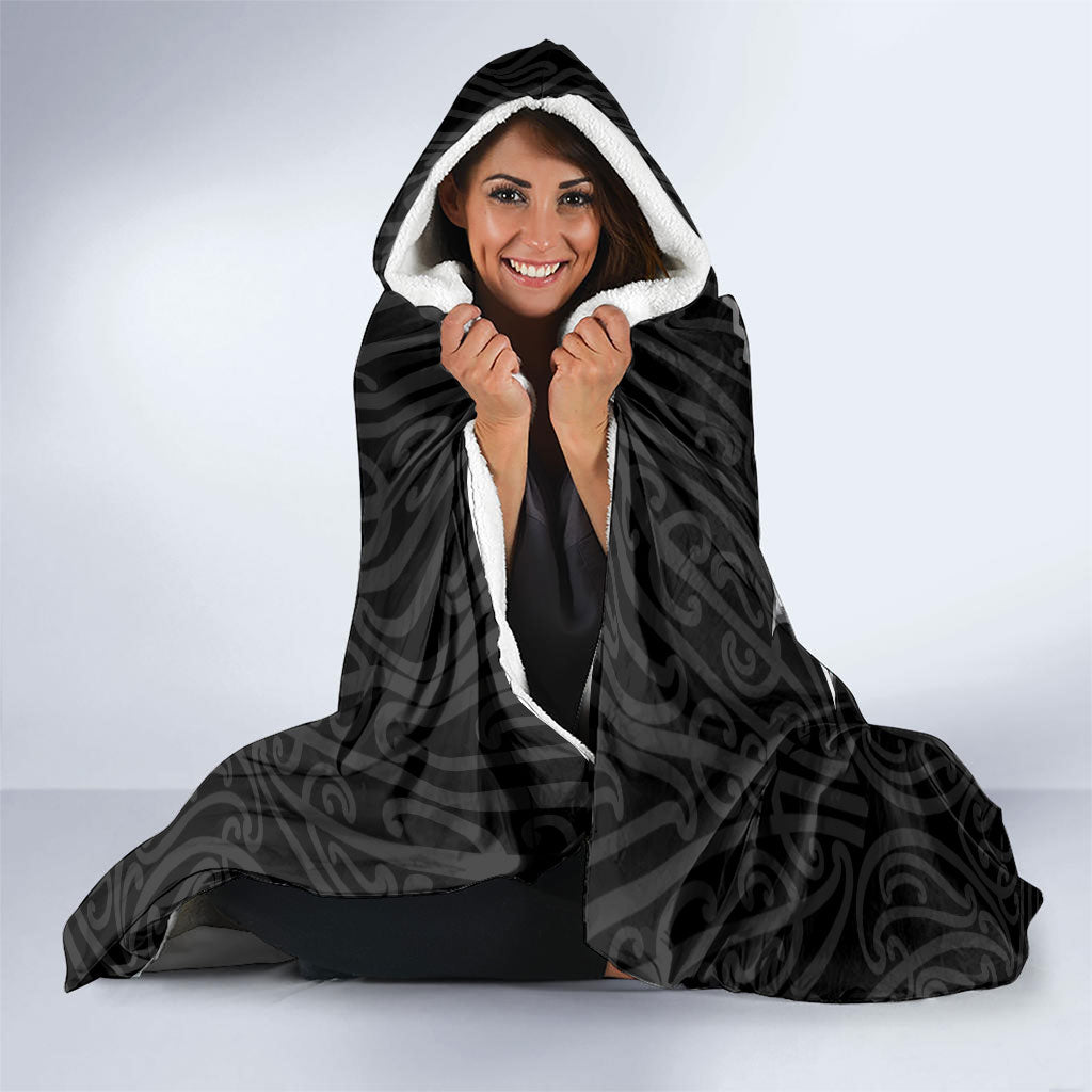 Aotearoa Kowhaiwhai Poutama Black Motif Hooded Blanket