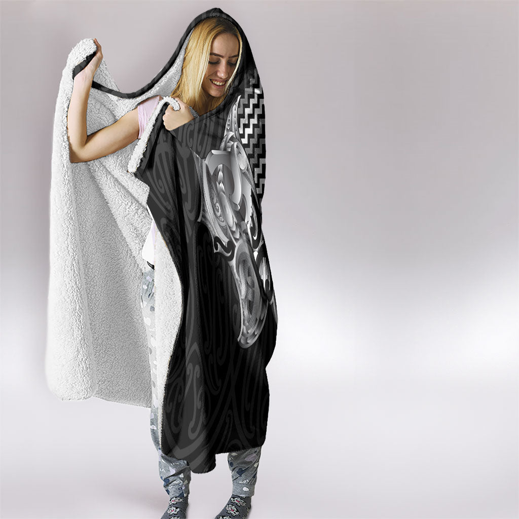 Aotearoa Kowhaiwhai Poutama Black Motif Hooded Blanket