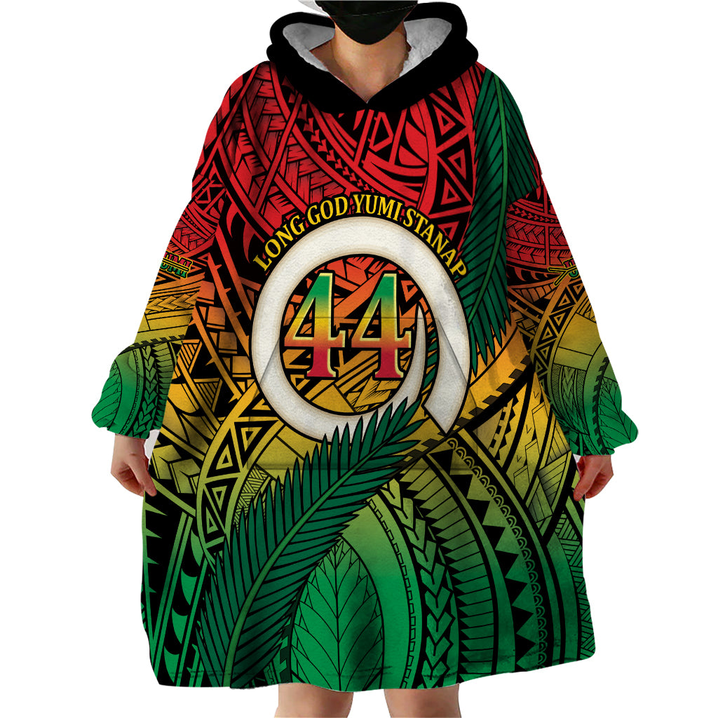 Personalised Vanuatu Yumi 44th Indipendens Dei Wearable Blanket Hoodie Vanuatuan Broad Tusk with Polynesian Tribal LT9 - Polynesian Pride