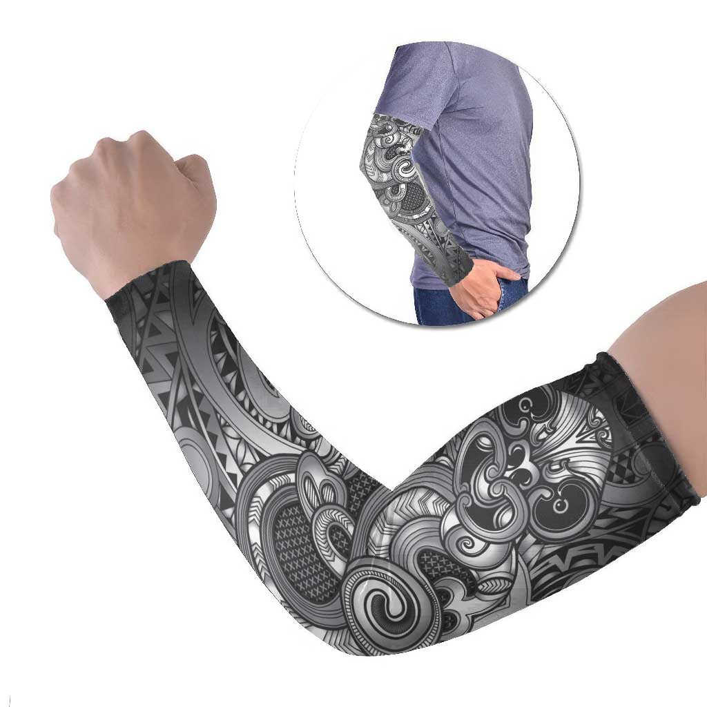 Aotearoa Maori Hei Tiki Arm Sleeves Kiwikiwi Kowhaiwhai Puhoro Motif LT9 Set of 2 Grey - Polynesian Pride