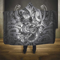 Aotearoa Maori Hei Tiki Hooded Blanket Kiwikiwi Kowhaiwhai Puhoro Motif LT9 - Polynesian Pride