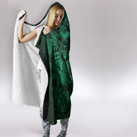 Aotearoa Maori Hei Tiki Hooded Blanket Kakariki Kowhaiwhai Puhoro Motif LT9 - Polynesian Pride