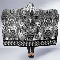 New Zealand Taiaha Maori Hooded Blanket Kiwikiwi Minimalist Silver Fern Tukutuku Motif LT9 One Size White - Polynesian Pride