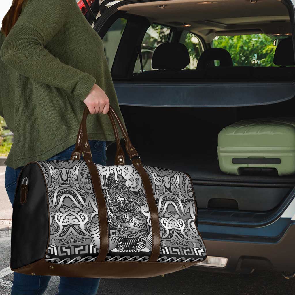 New Zealand Taiaha Maori Travel Bag Kiwikiwi Minimalist Silver Fern Tukutuku Motif LT9 - Polynesian Pride