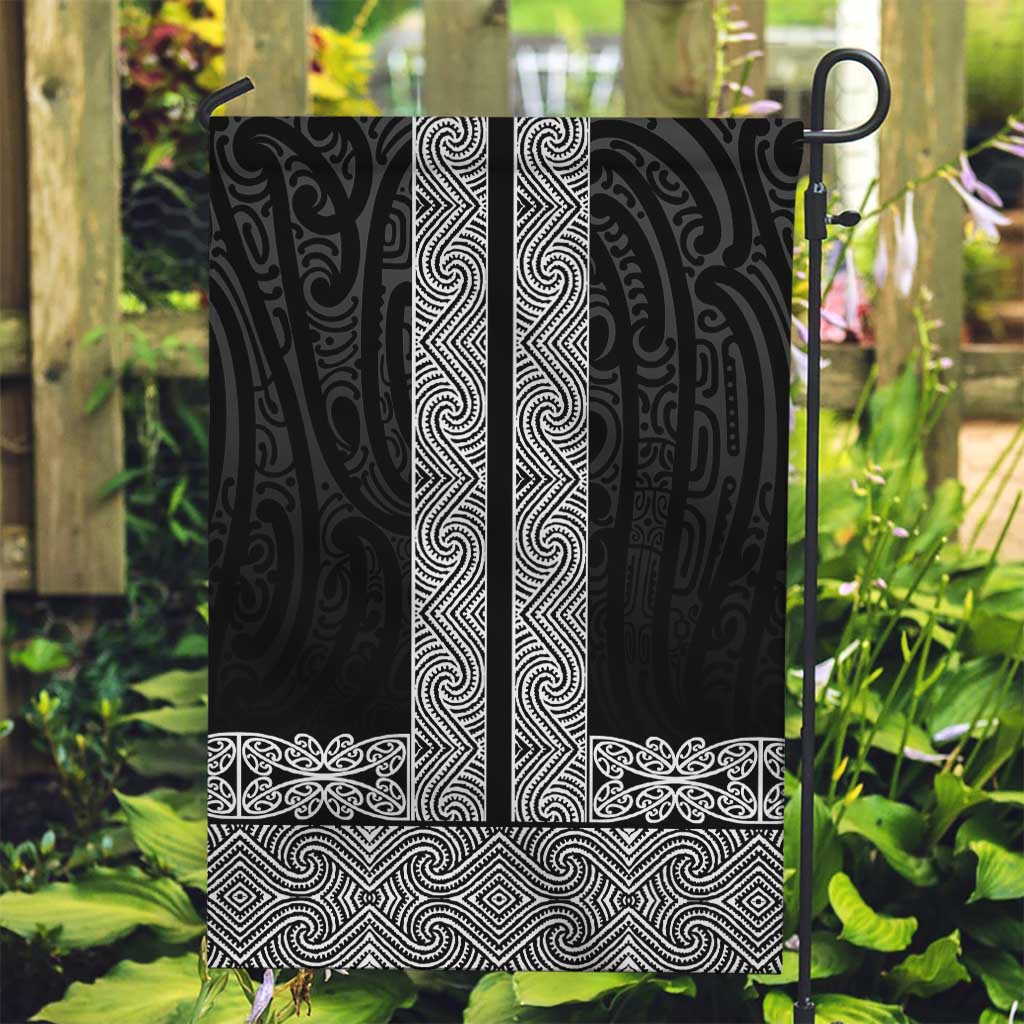 New Zealand Maori Kowhaiwhai Garden Flag Pango Maui and Mangopare LT9 Garden Flag Black - Polynesian Pride