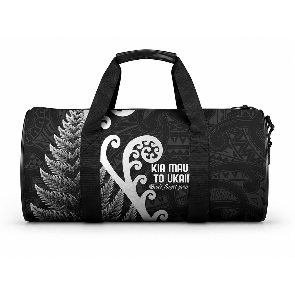 Kia Mau Ki To Ukaipo Duffle Bag Te Reo Maori Koru Fern Art LT9 One size Black - Polynesian Pride