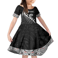 Kia Mau Ki To Ukaipo Family Matching Tank Maxi Dress and Hawaiian Shirt Te Reo Maori Koru Fern Art LT9 Daughter's Dress Black - Polynesian Pride