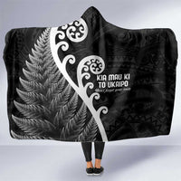 Kia Mau Ki To Ukaipo Hooded Blanket Te Reo Maori Koru Fern Art LT9 One Size Black - Polynesian Pride