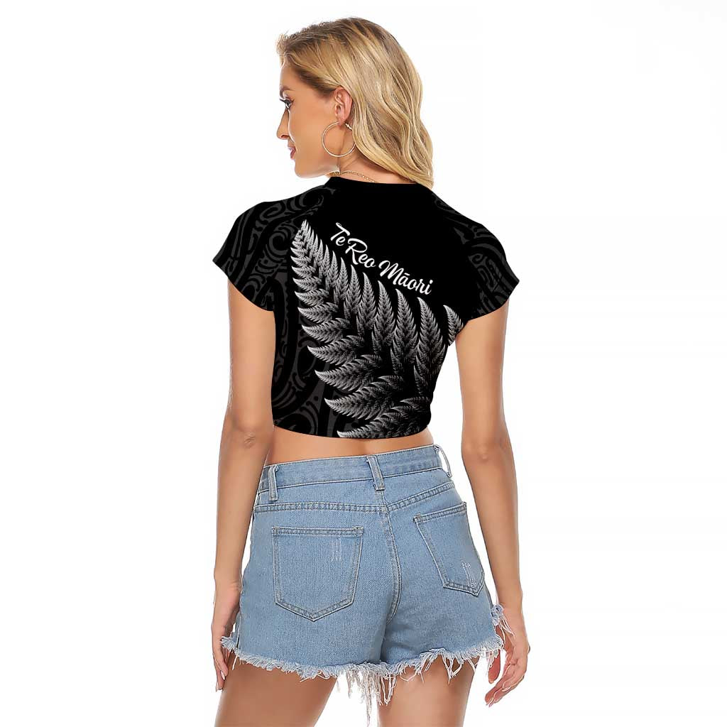 New Zealand Te Reo Māori Raglan Cropped T Shirt Simple Black Fern