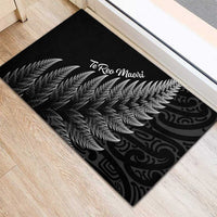 New Zealand Te Reo Māori Rubber Doormat Simple Black Fern