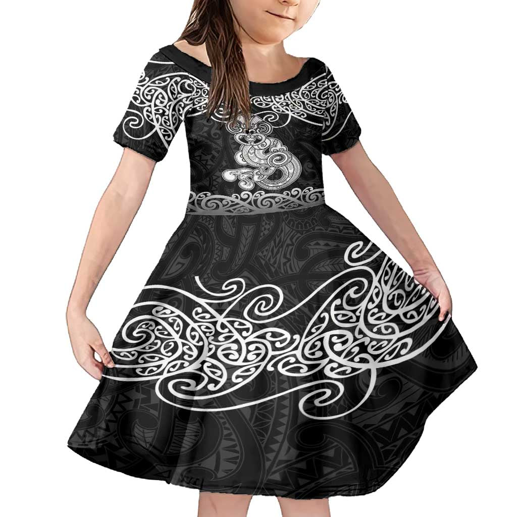 Te Reo Maori Tiki Inspired Art Family Matching Summer Maxi Dress and Hawaiian Shirt LT9 Daughter's Dress Black - Polynesian Pride