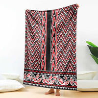 New Zealand Maori Niho Taniwha Blanket Whero Mangopare and Puhoro Pattern
