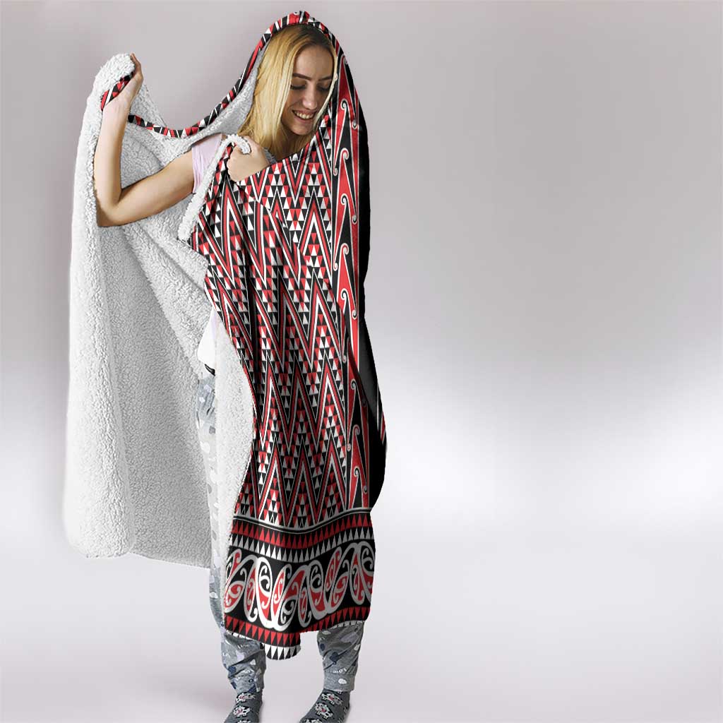 New Zealand Maori Niho Taniwha Hooded Blanket Whero Mangopare and Puhoro Pattern