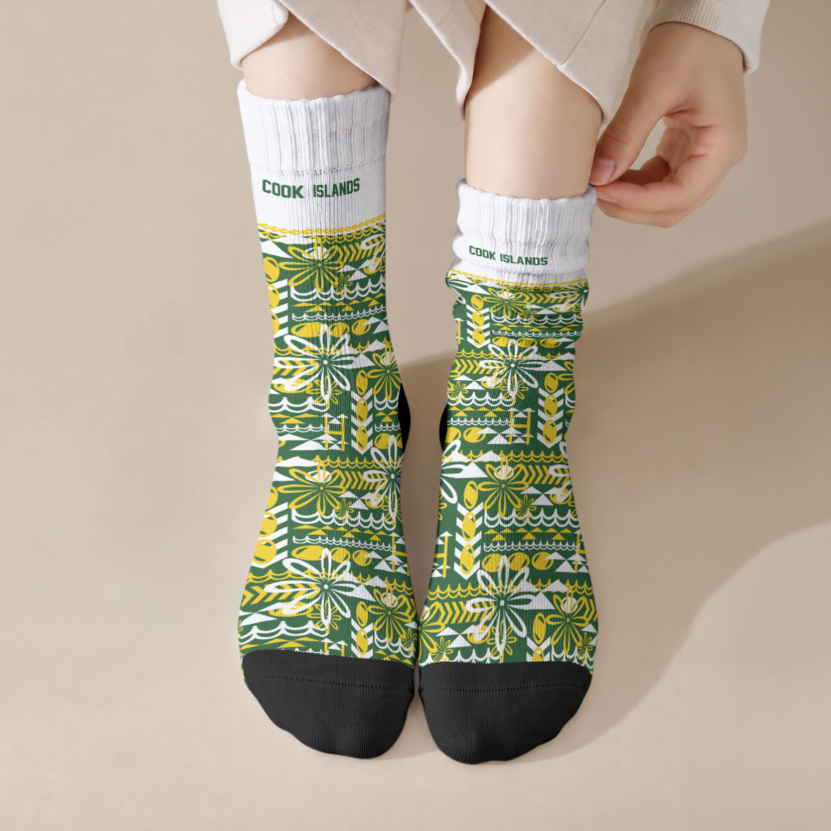 Cook Islands Island Floral Crew Socks Green Traditional Kuki's Geometric Pattern LT9 Crew Socks Green - Polynesian Pride