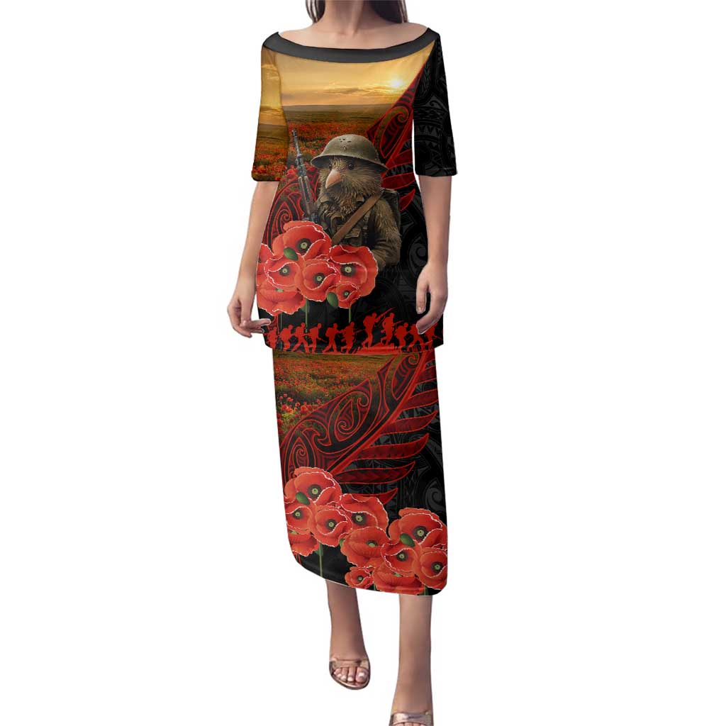 Maori Kiwi Soldier Fern Tattoo ANZAC Day Family Matching Puletasi and Hawaiian Shirt Lest We Forget LT9 Mom's Dress Black - Polynesian Pride