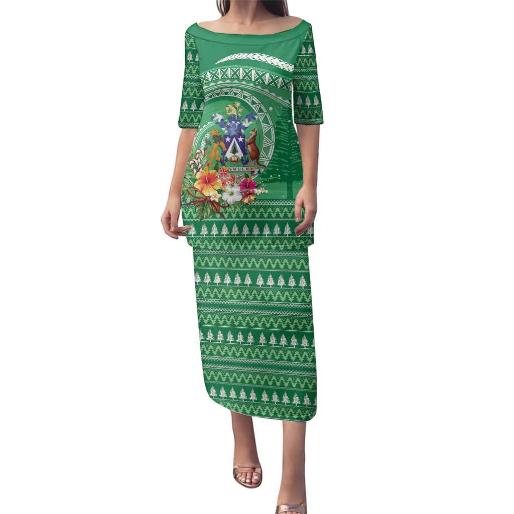 Norfolk Island Pine Tree Christmas Family Matching Puletasi and Hawaiian Shirt Coat of Arm and Polynesian Pattern LT9 Mom's Dress Green - Polynesian Pride