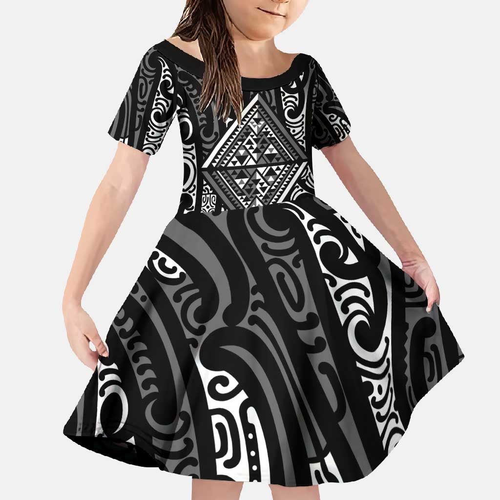 New Zealand Maori Taniko Family Matching Off Shoulder Maxi Dress and Hawaiian Shirt Black Kowhaiwhai Puhoro LT9 Daughter's Dress Black - Polynesian Pride