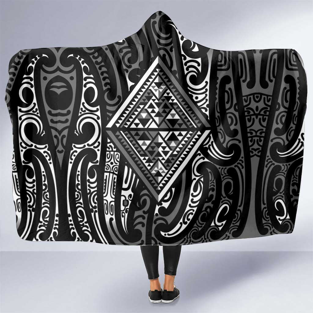 New Zealand Maori Taniko Hooded Blanket Black Kowhaiwhai Puhoro LT9 One Size Black - Polynesian Pride