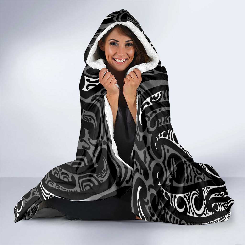 New Zealand Maori Taniko Hooded Blanket Black Kowhaiwhai Puhoro LT9 - Polynesian Pride