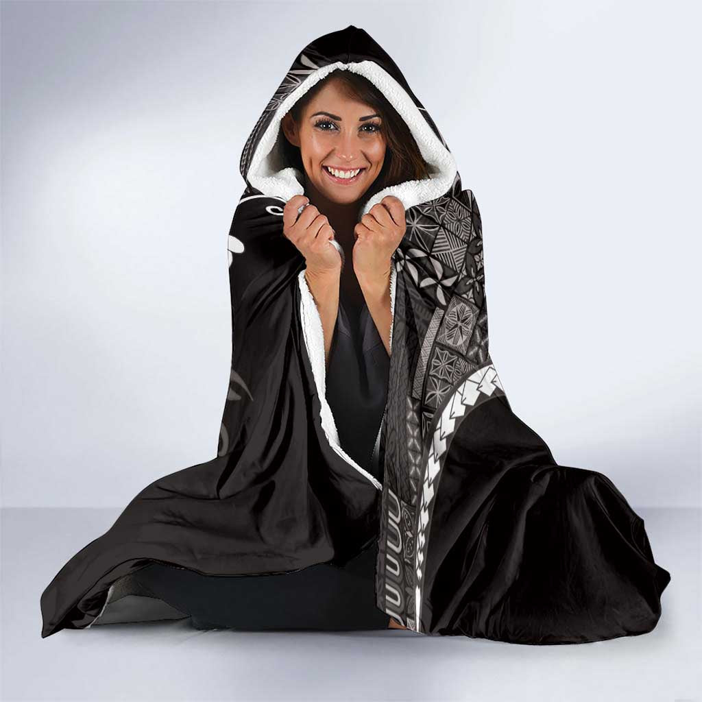 Samoa Siapo Tribal Pattern Hooded Blanket Black Polynesian Plumeria Tapa Motif
