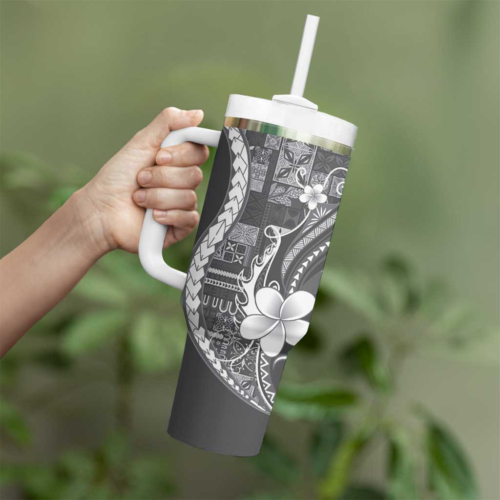 Samoa Siapo Tribal Pattern Tumbler With Handle Light Gray Polynesian Plumeria Tapa Motif