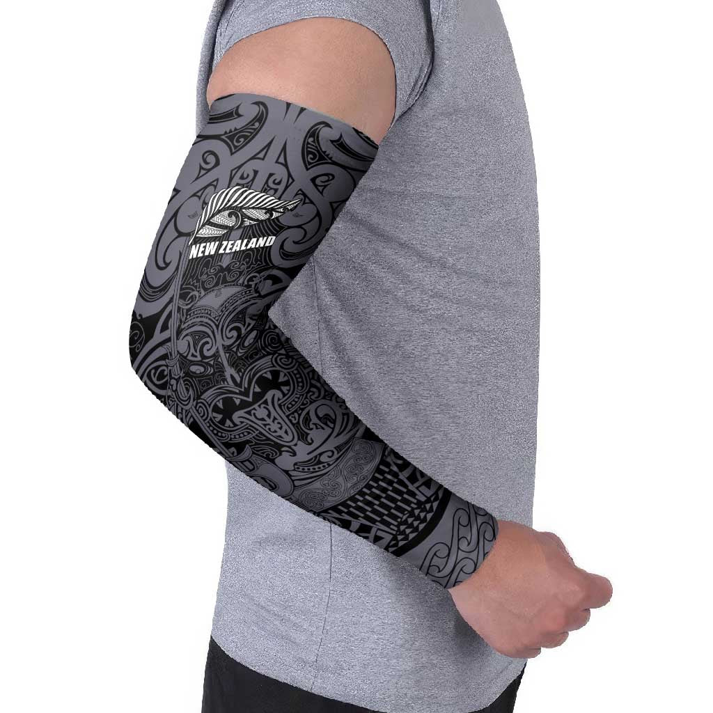 Custom New Zealand Taiaha Maori Arm Sleeves Minimalist Silver Fern All Black LT9 - Polynesian Pride