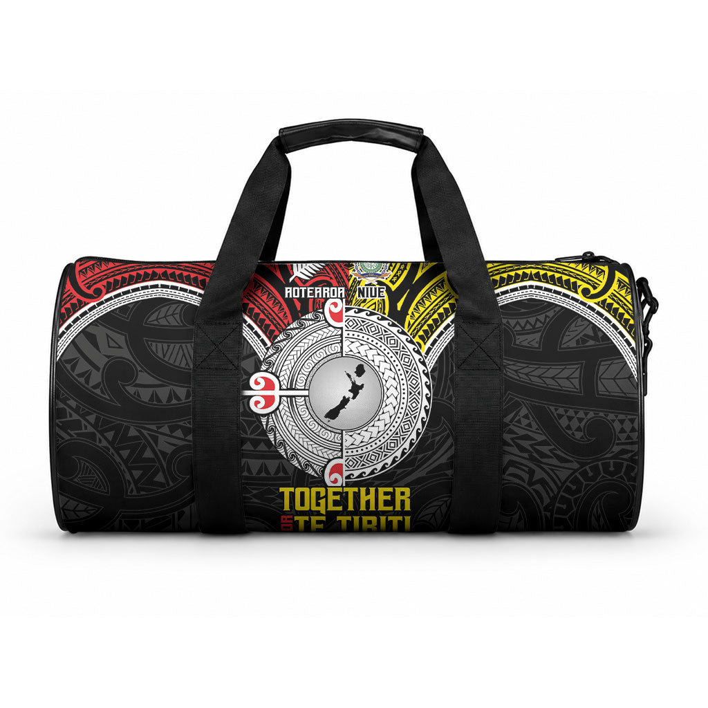 Aotearoa and Niue Mo Te Tiriti Duffle Bag New Zealand Honour The Treaty Ake!Ake!Ake! LT9 One size Gold - Polynesian Pride