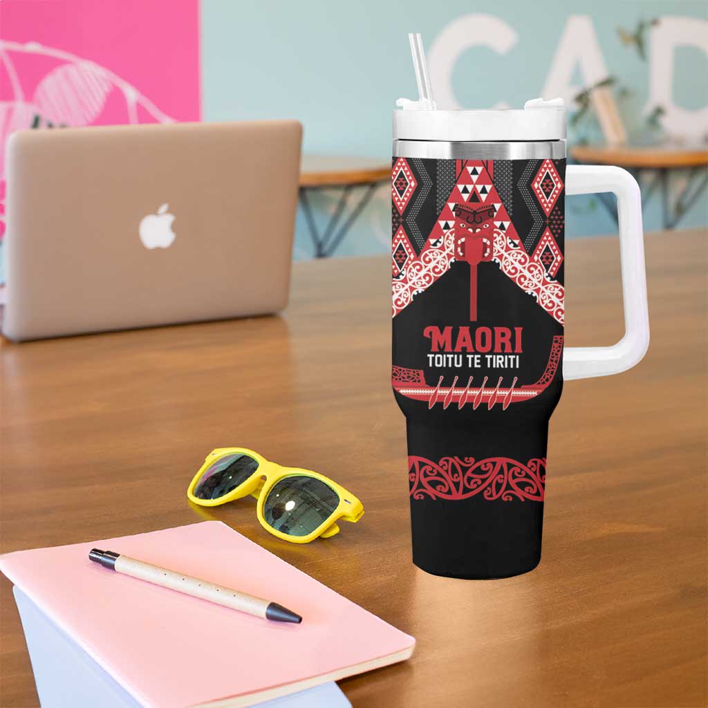 Toitu Te Tiriti Waitangi Tumbler With Handle Black Wharenui House LT9 - Polynesian Pride