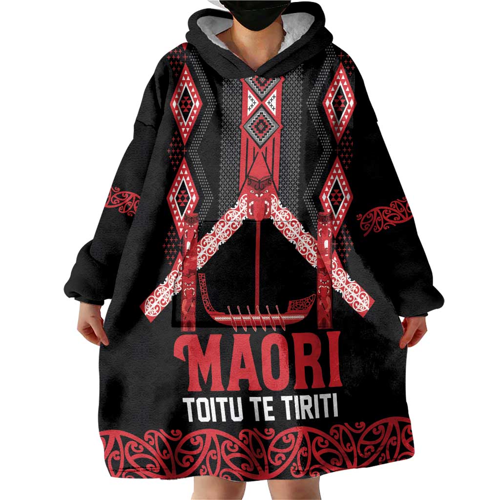 Toitu Te Tiriti Waitangi Wearable Blanket Hoodie Black Wharenui House LT9 - Polynesian Pride