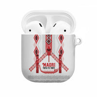 Toitu Te Tiriti Waitangi AirPods Case White Wharenui House LT9 white - Polynesian Pride
